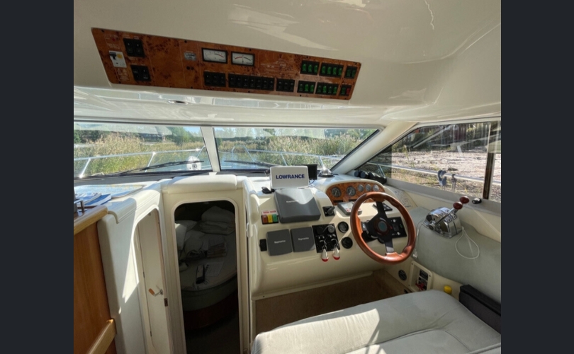 Sealine 33 Flybridge-kuva-5